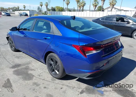 2021 Hyundai Elantra Sel z USA, uszkodzony, nr VIN 5NPLM4AG2MH051285